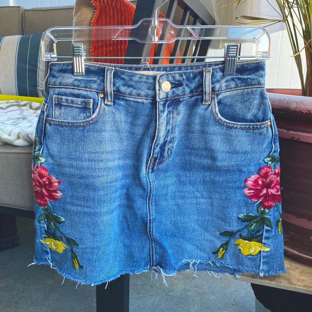 🌿Pacsun High-Rise Floral Mini Skirt in Jean, With Zipper and Button